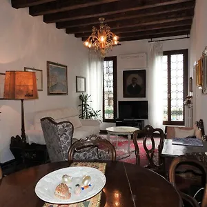 La Poetessa , Venedig Italien